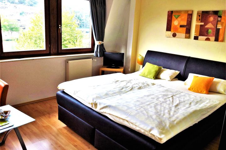 Moselzimmer mit Boxspringbett Moselzimmer